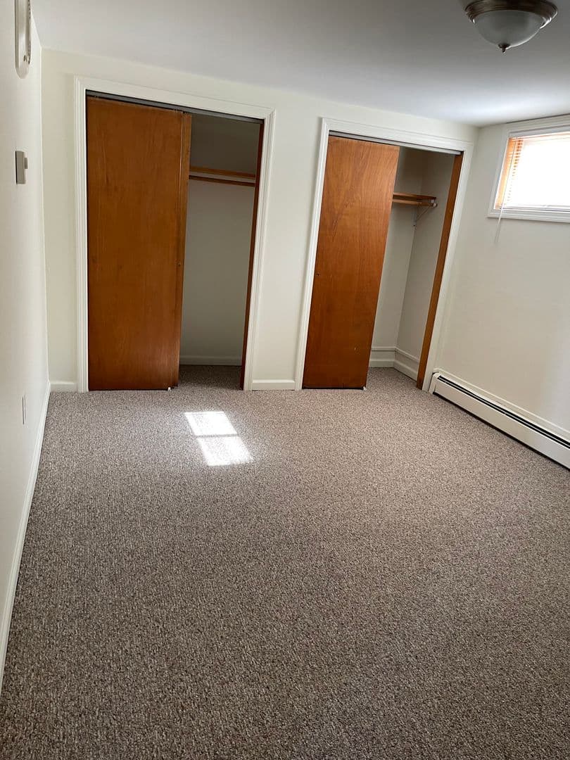 Uncasville Apartment: 91 Leffingwell Rd