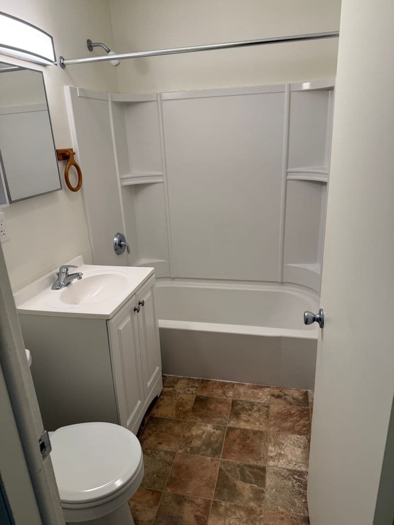Windham Apartment: 277 Bricktop Road