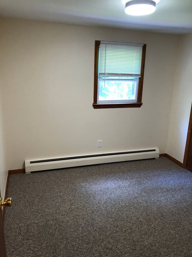 Putnam Apartment: 160-166 Farrows Street