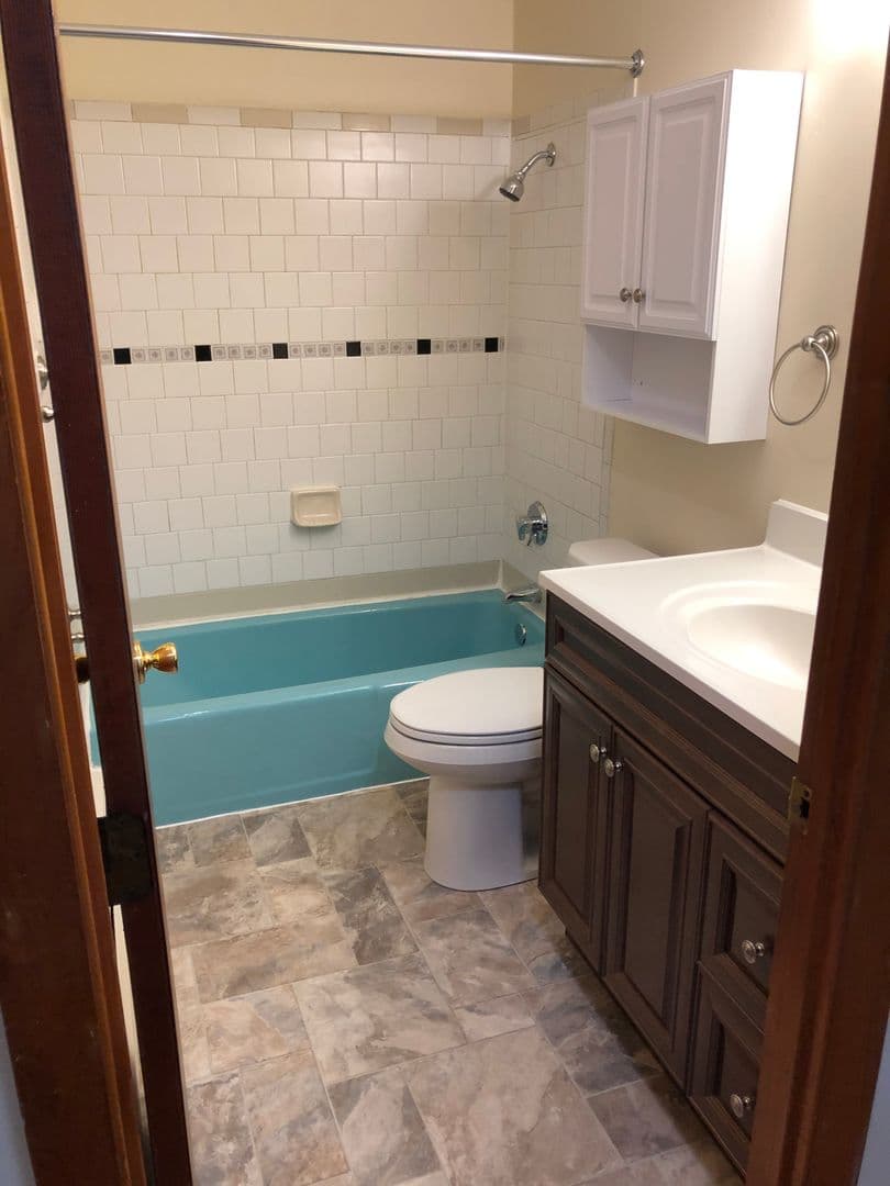 Putnam Apartment: 160-166 Farrows Street