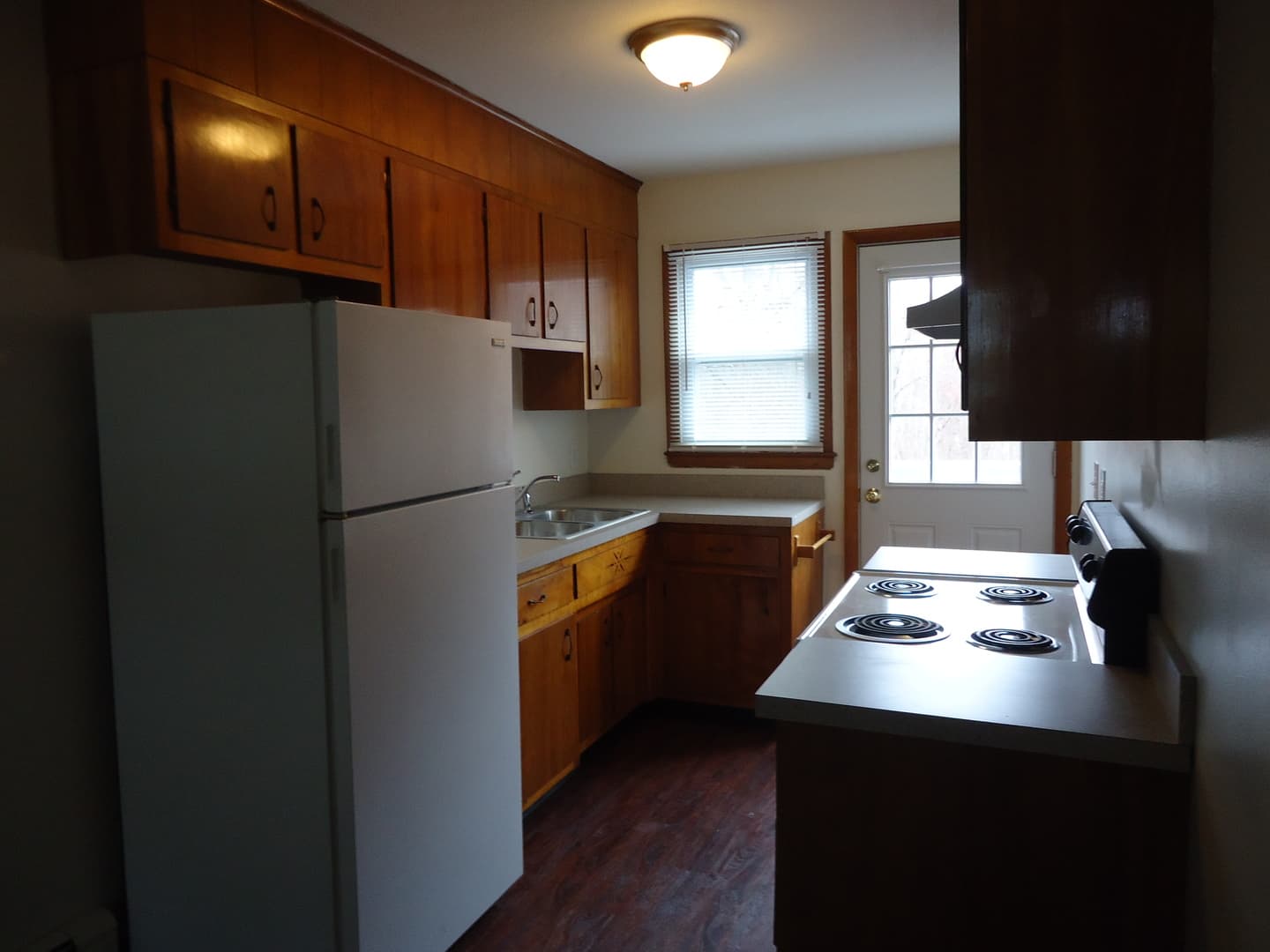 Uncasville Apartment: 91 Leffingwell Rd