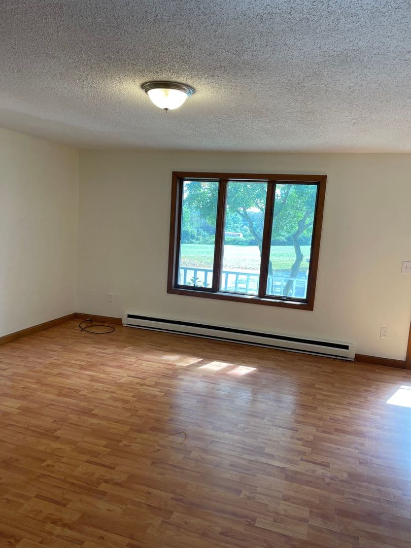 Pomfret Center Apartment: 11 Wolf Den Drive