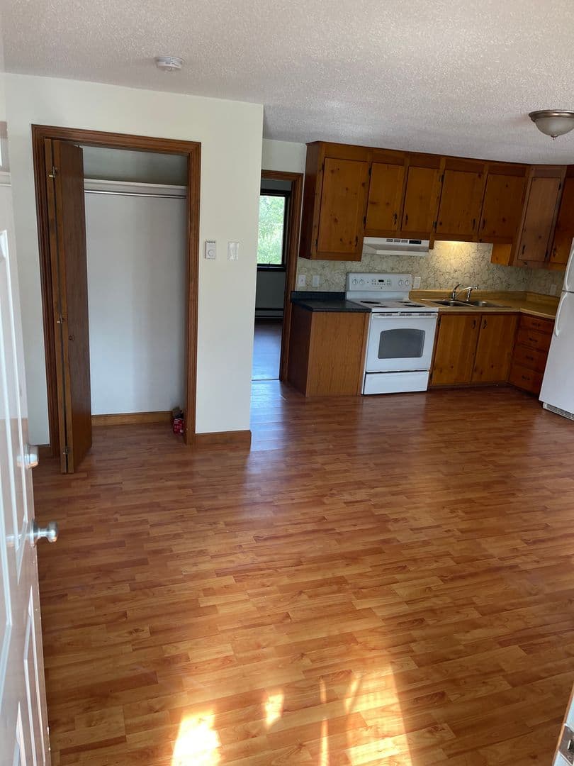 Pomfret Center Apartment: 11 Wolf Den Drive