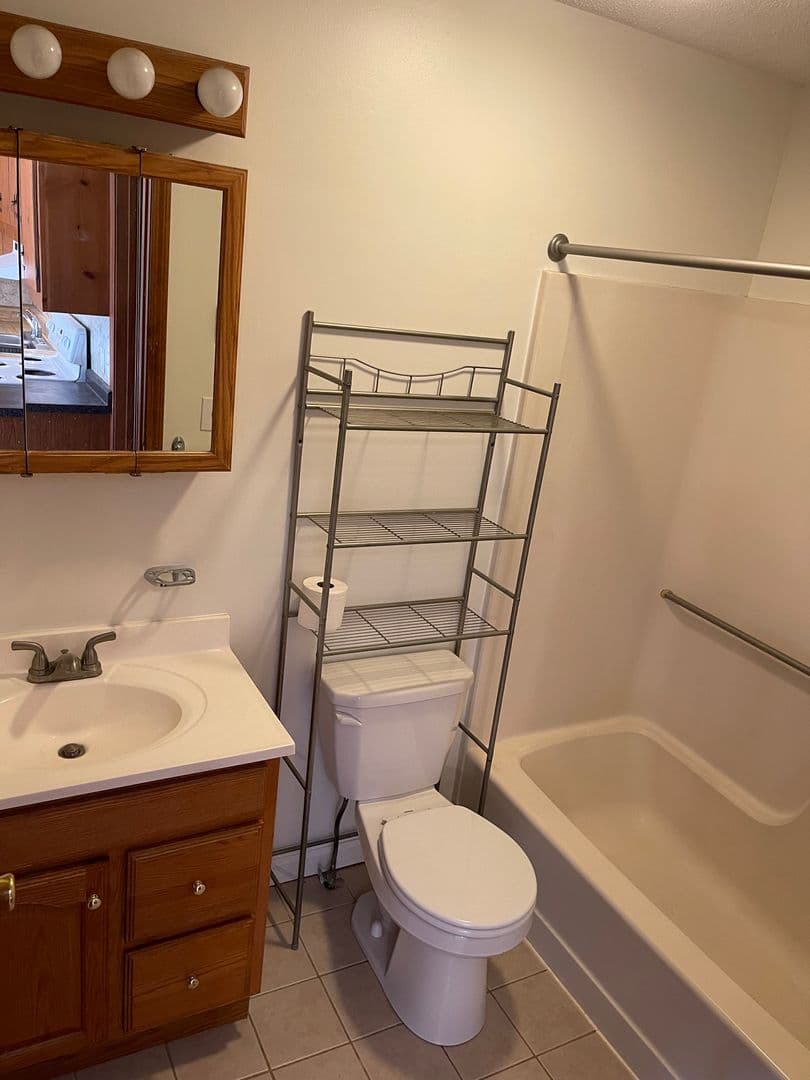 Pomfret Center Apartment: 11 Wolf Den Drive