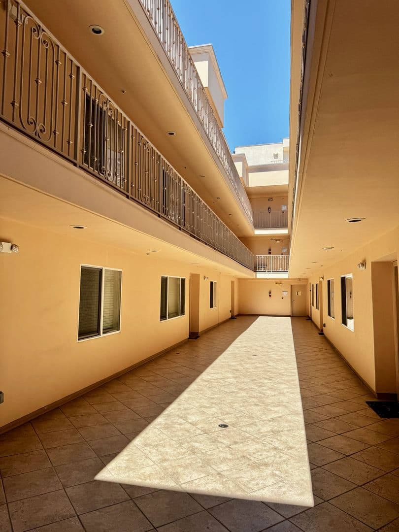 Van Nuys Condo: 13525 Vanowen St Unit 106