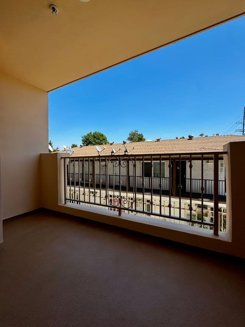 Van Nuys Condo: 13525 Vanowen St Unit 106
