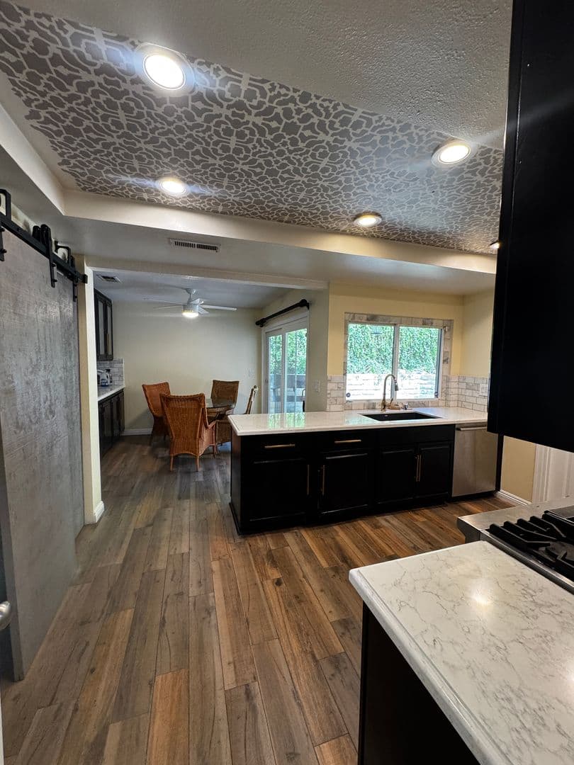 Westlake Village House: 1580 Valecroft Ave