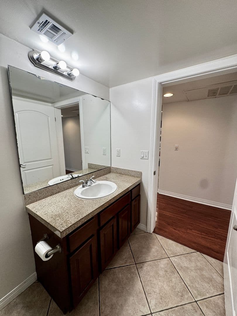 Van Nuys Condo: 13525 Vanowen St Unit 106