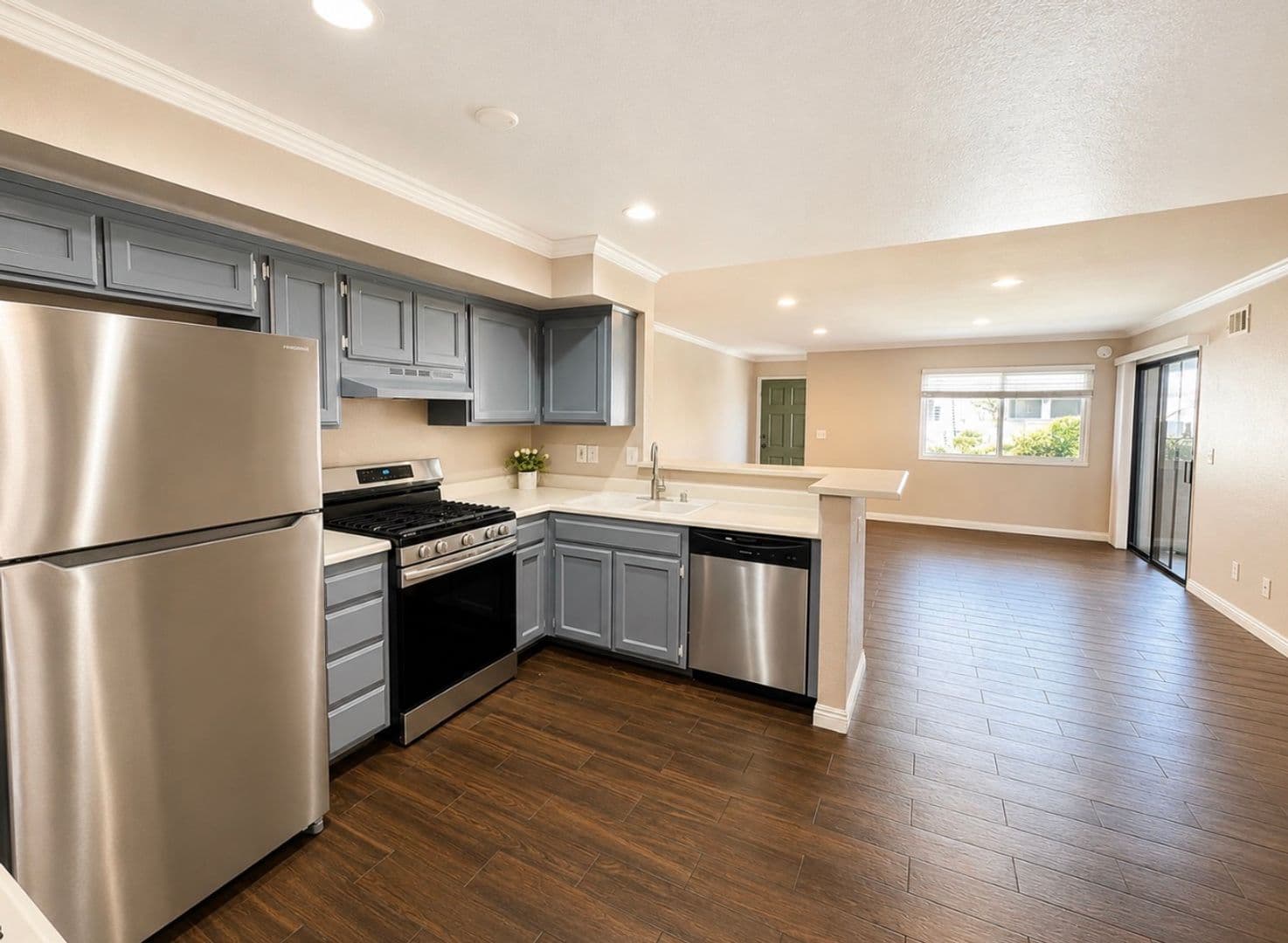 Moorpark Condo: 151 Majestic Ct Unit 602