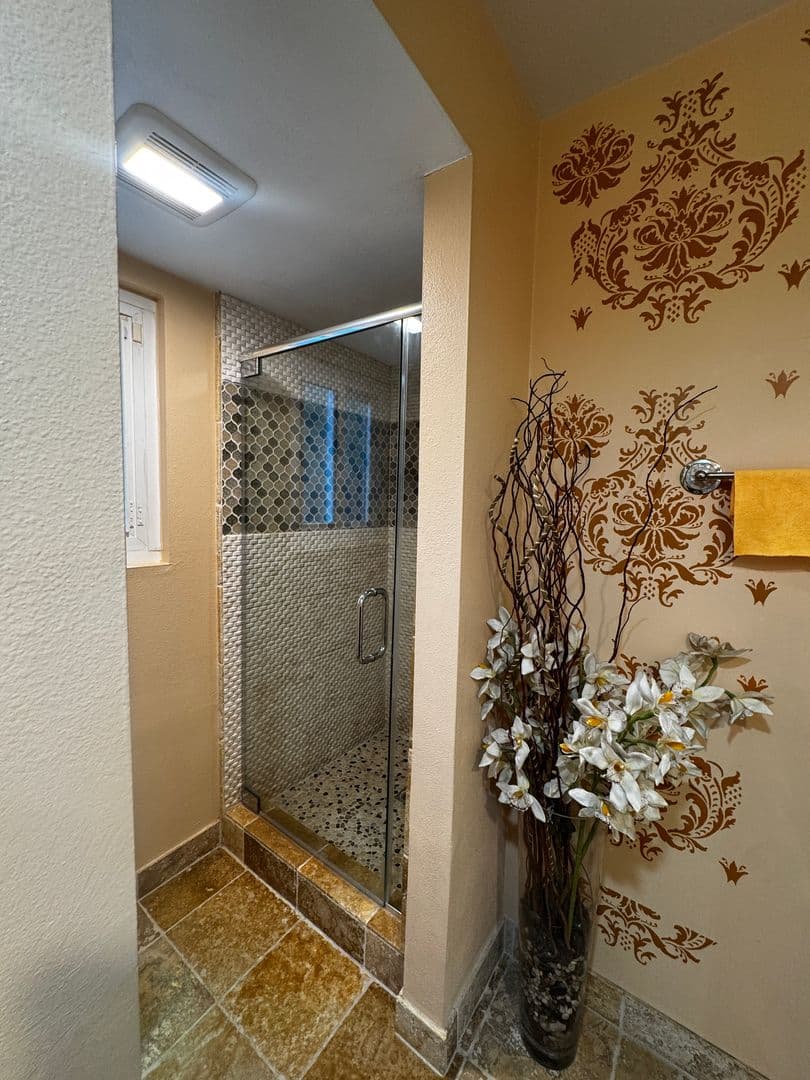 Westlake Village House: 1580 Valecroft Ave