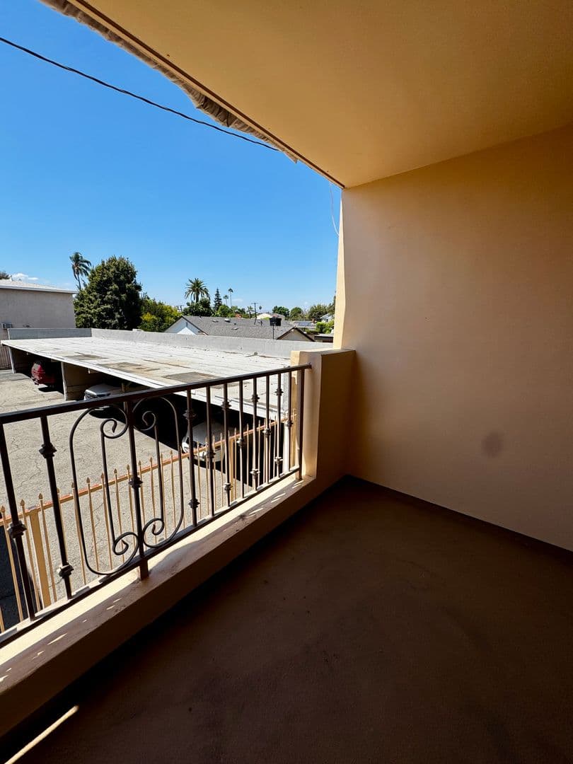 Van Nuys Condo: 13525 Vanowen St. Unit 103