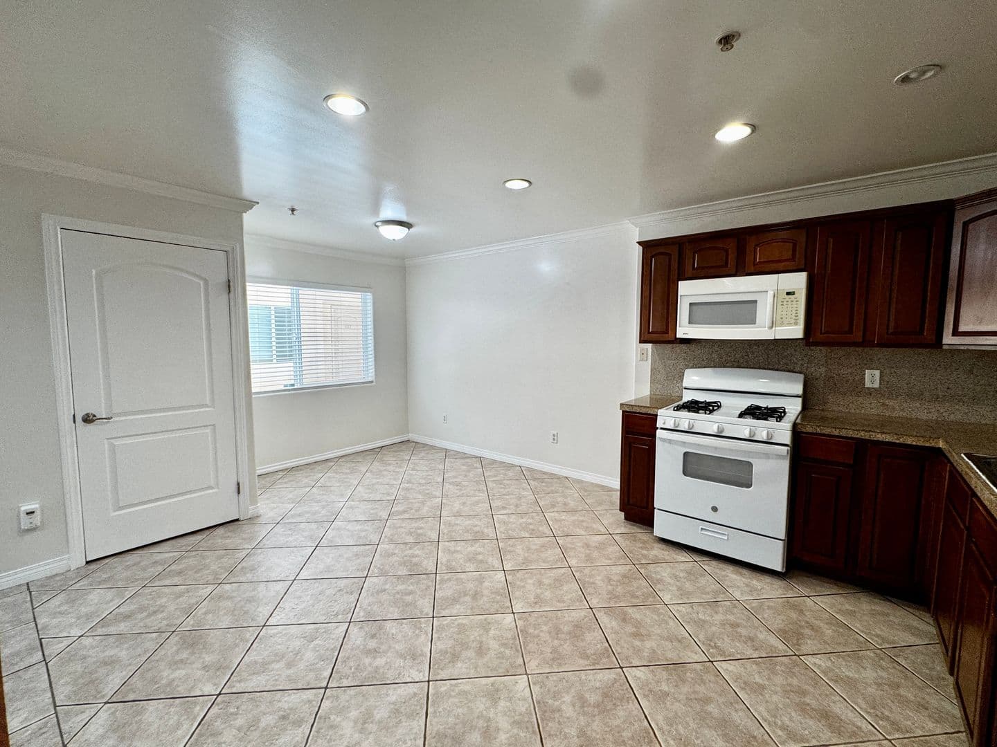 Van Nuys Condo: 13525 Vanowen St Unit 106