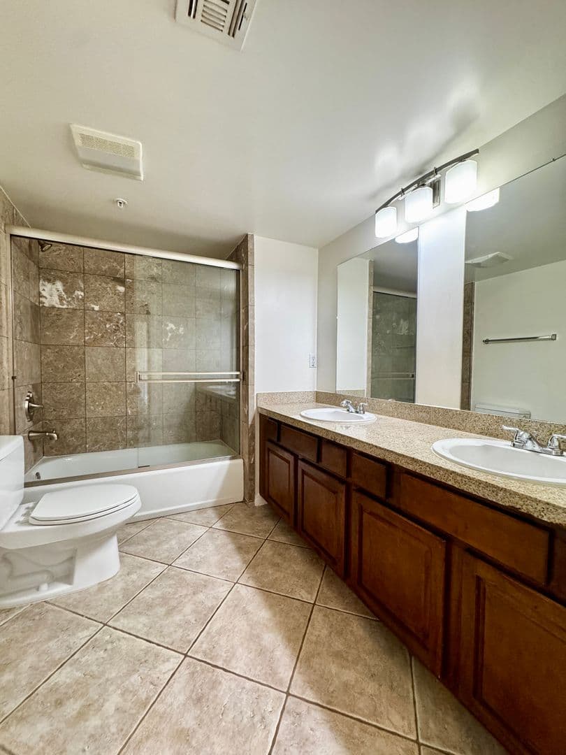 Van Nuys Condo: 13525 Vanowen St. Unit 103