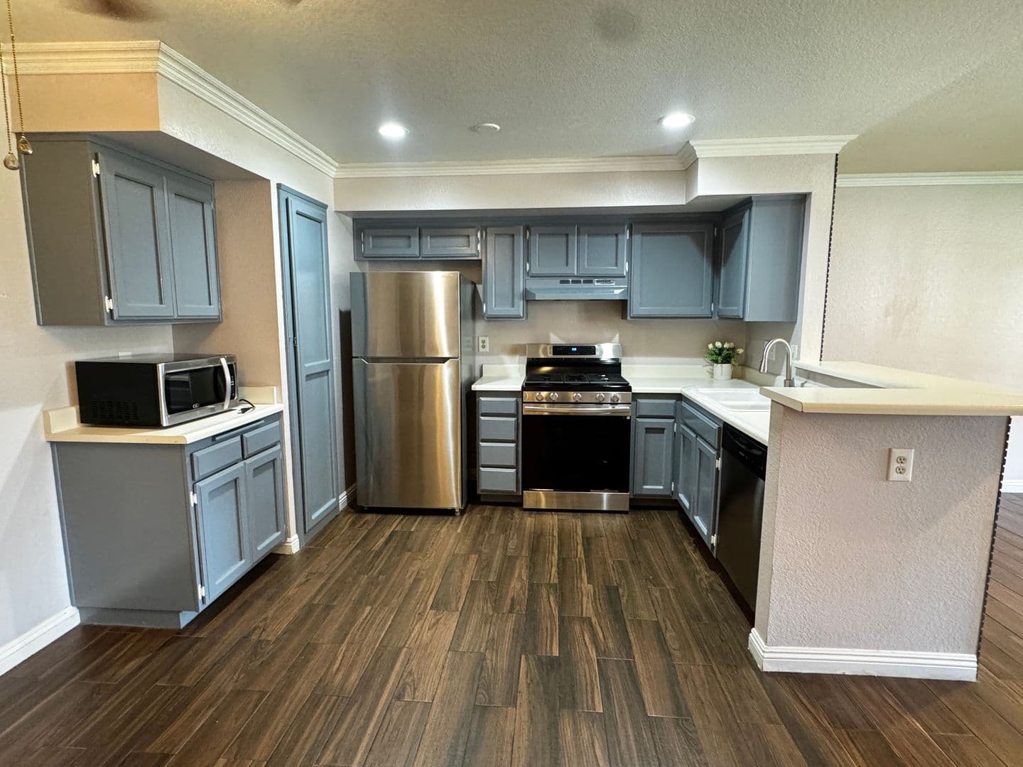 Moorpark Condo: 151 Majestic Ct Unit 602