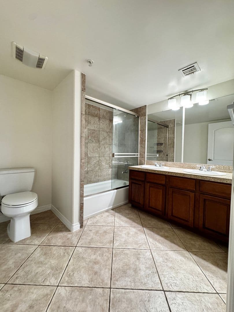 Van Nuys Condo: 13525 Vanowen St. Unit 103