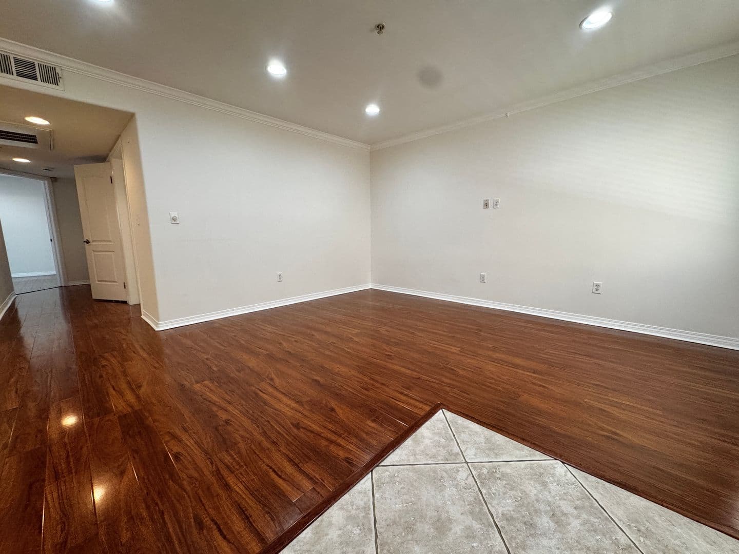 Van Nuys Condo: 13525 Vanowen St Unit 106