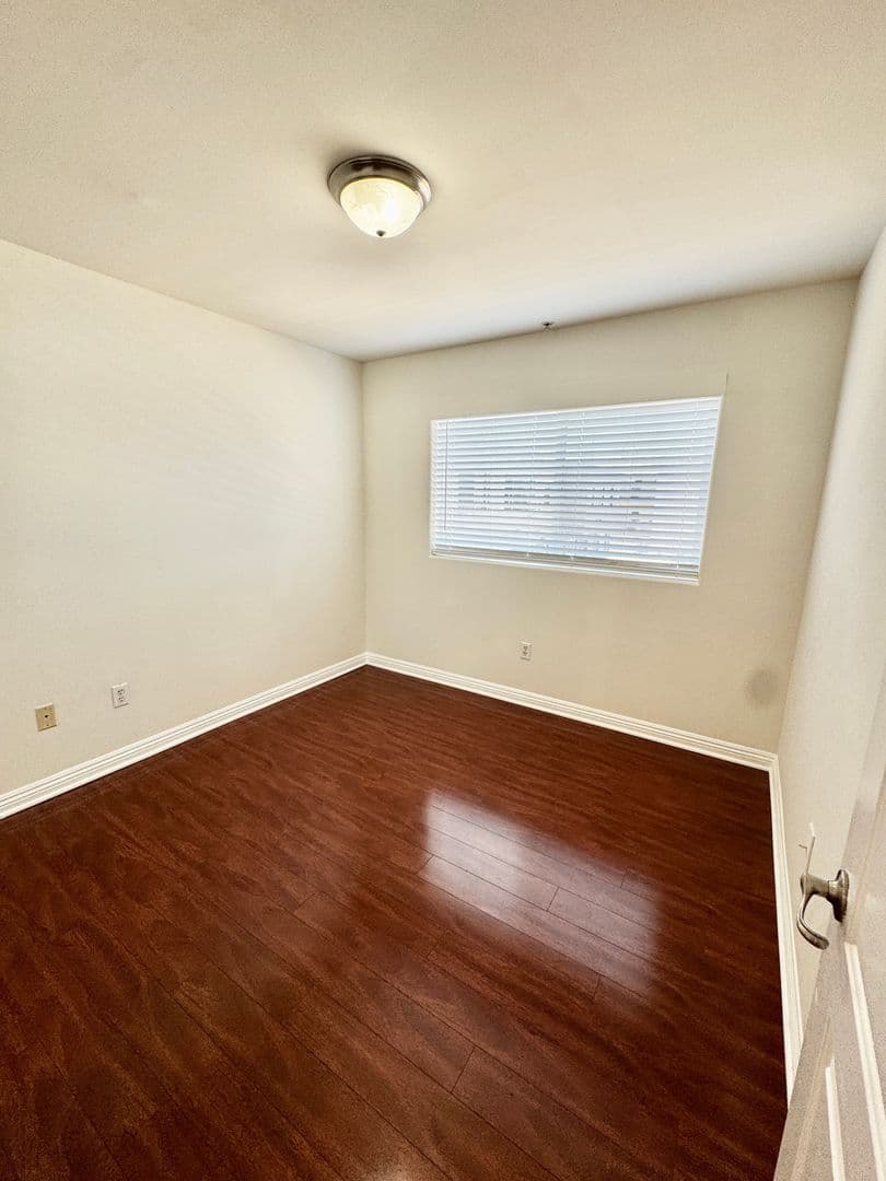 Van Nuys Condo: 13525 Vanowen St. Unit 103