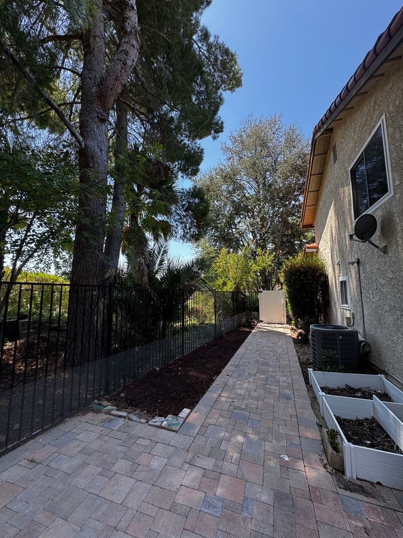 Westlake Village House: 1580 Valecroft Ave