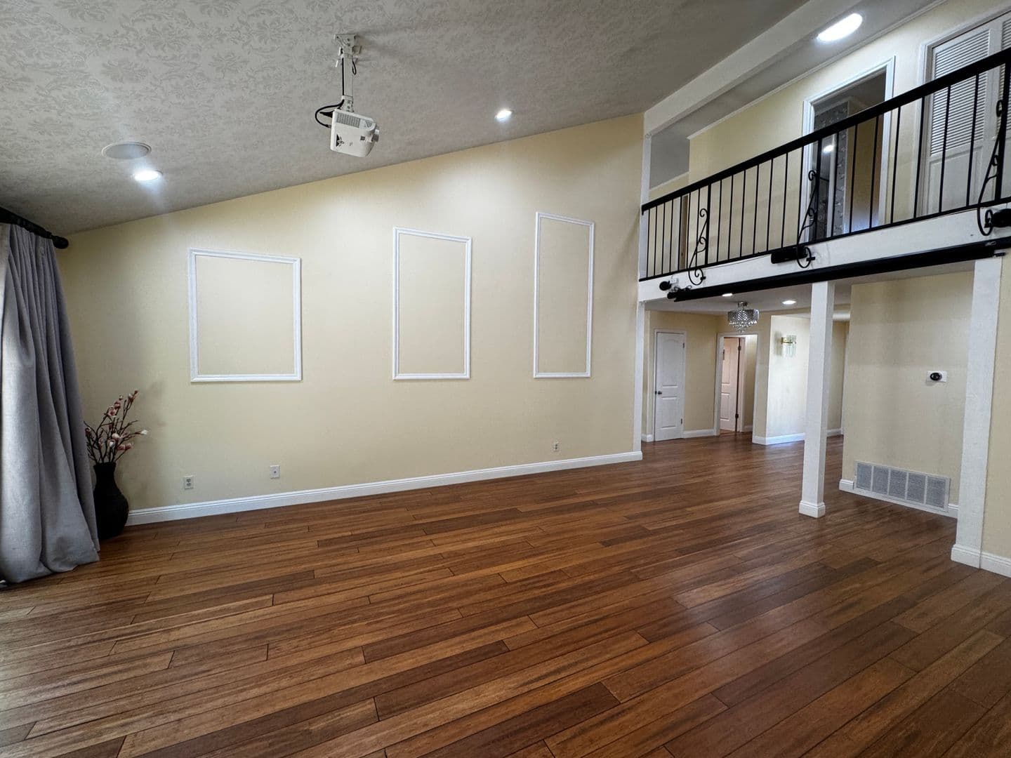 Westlake Village House: 1580 Valecroft Ave