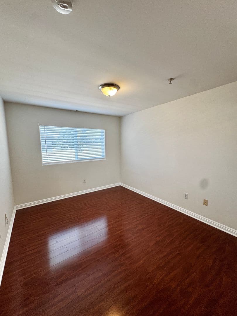 Van Nuys Condo: 13525 Vanowen St. Unit 103
