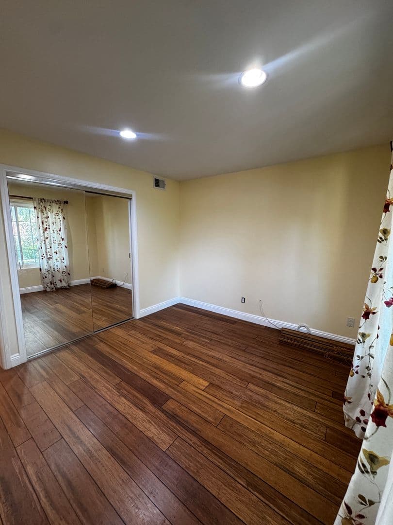 Westlake Village House: 1580 Valecroft Ave