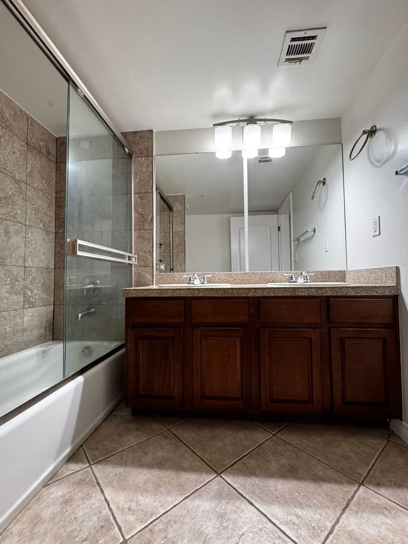Van Nuys Condo: 13525 Vanowen St. Unit 103