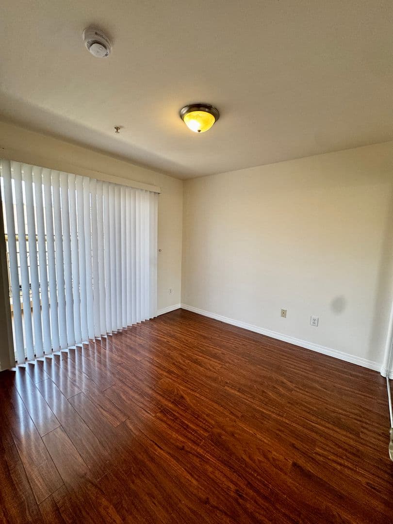 Van Nuys Condo: 13525 Vanowen St Unit 106