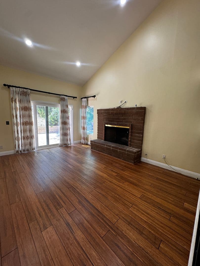 Westlake Village House: 1580 Valecroft Ave