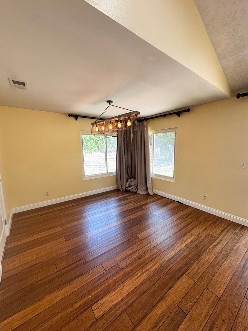 Westlake Village House: 1580 Valecroft Ave