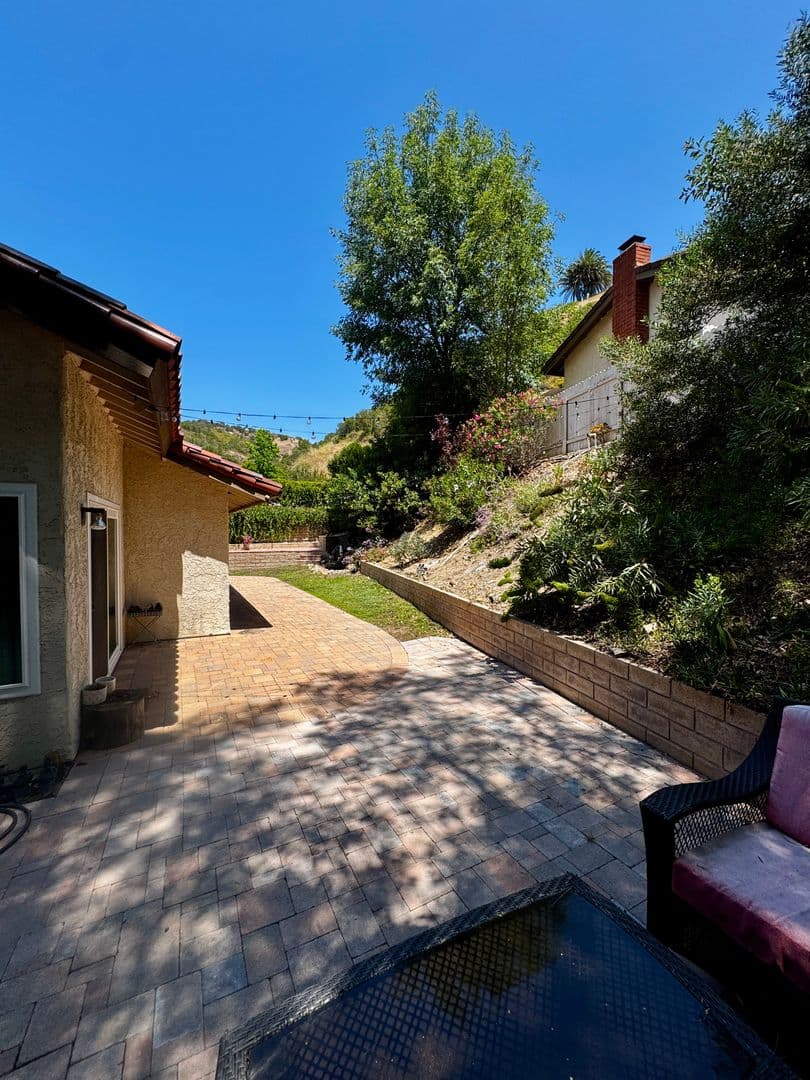 Westlake Village House: 1580 Valecroft Ave