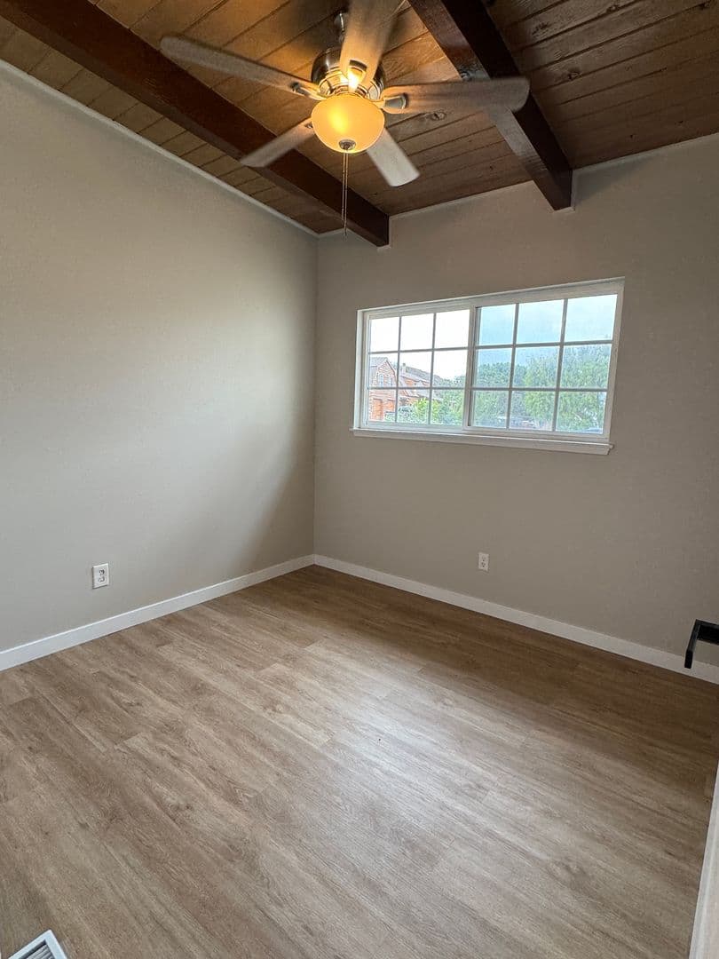 Newbury Park House: 229 Timber Rd