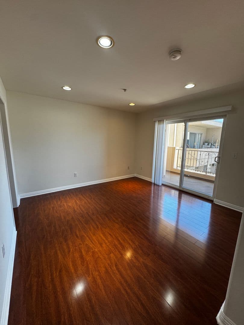 Van Nuys Condo: 13525 Vanowen St. Unit 103