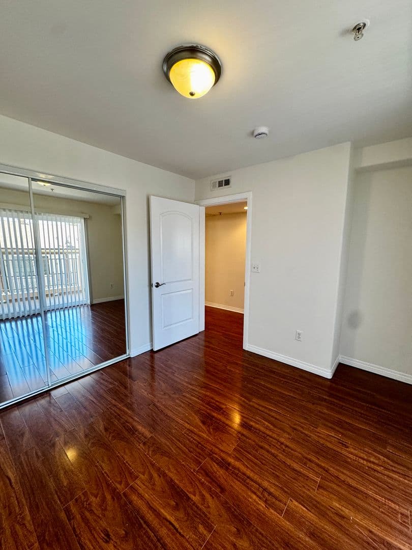 Van Nuys Condo: 13525 Vanowen St Unit 106