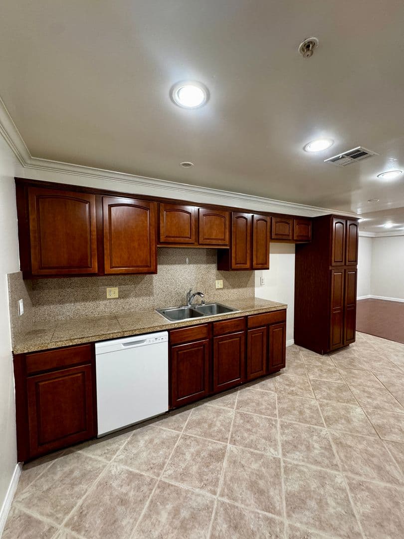 Van Nuys Condo: 13525 Vanowen St. Unit 103