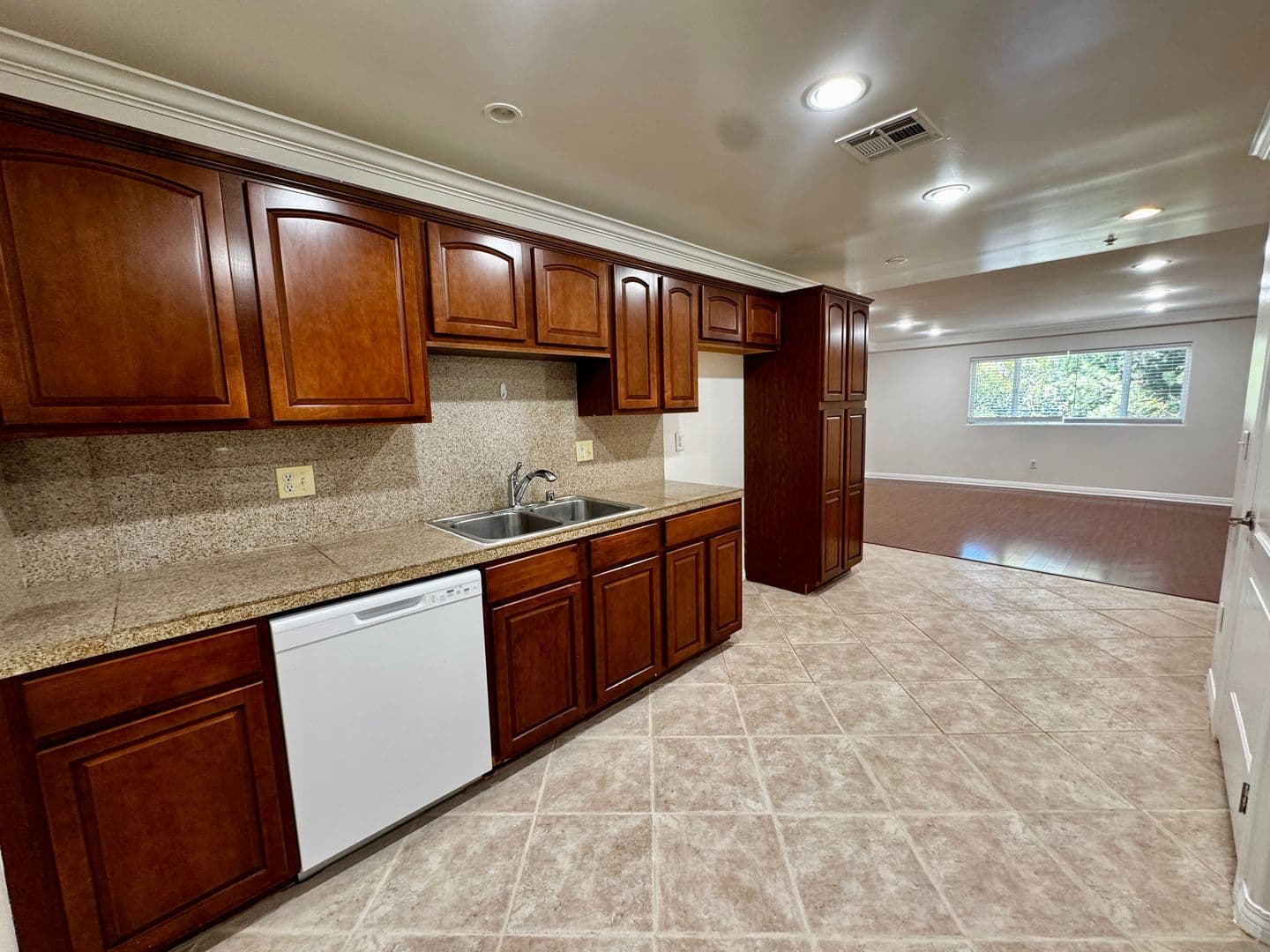 Van Nuys Condo: 13525 Vanowen St. Unit 103