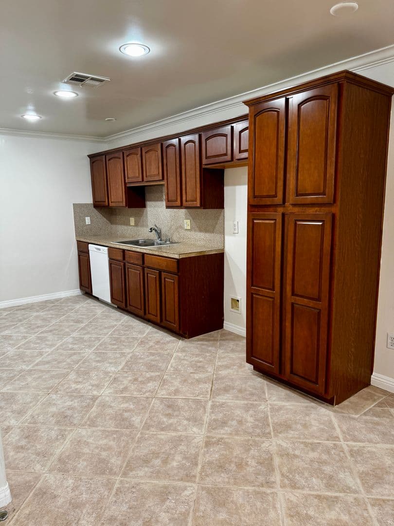 Van Nuys Condo: 13525 Vanowen St. Unit 103