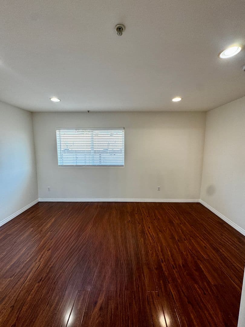 Van Nuys Condo: 13525 Vanowen St Unit 106