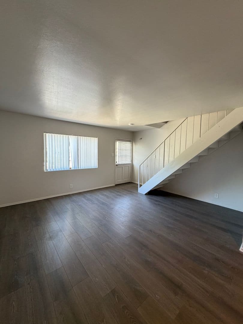 Santa Paula Apartment: 1109-1111 E. Ventura Street