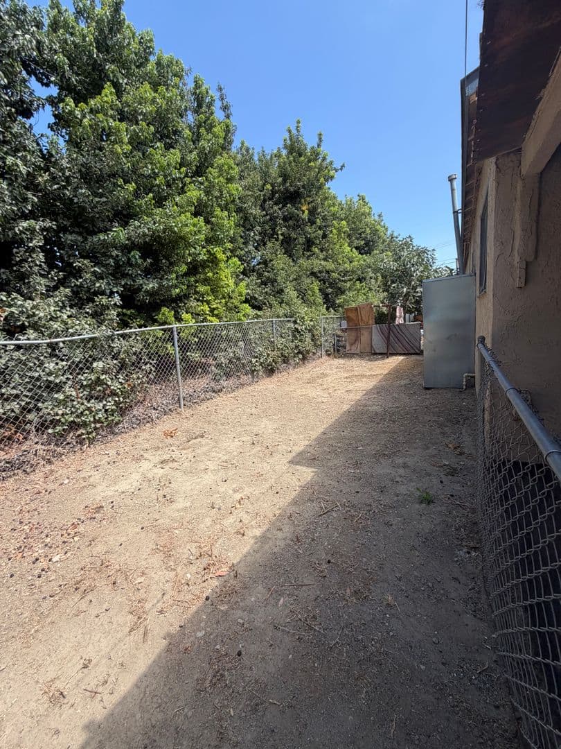 Santa Paula Apartment: 536 & 538 Acacia Road