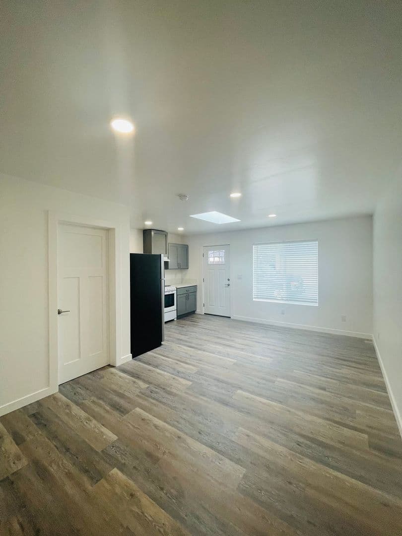 Ventura Apartment: 2938-2948 Lexington Drive