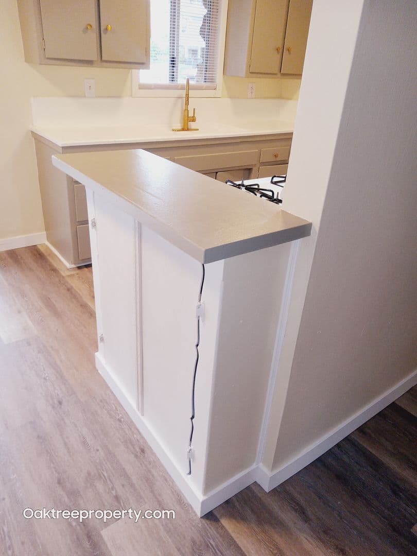 Oxnard Apartment: 220 South E Street