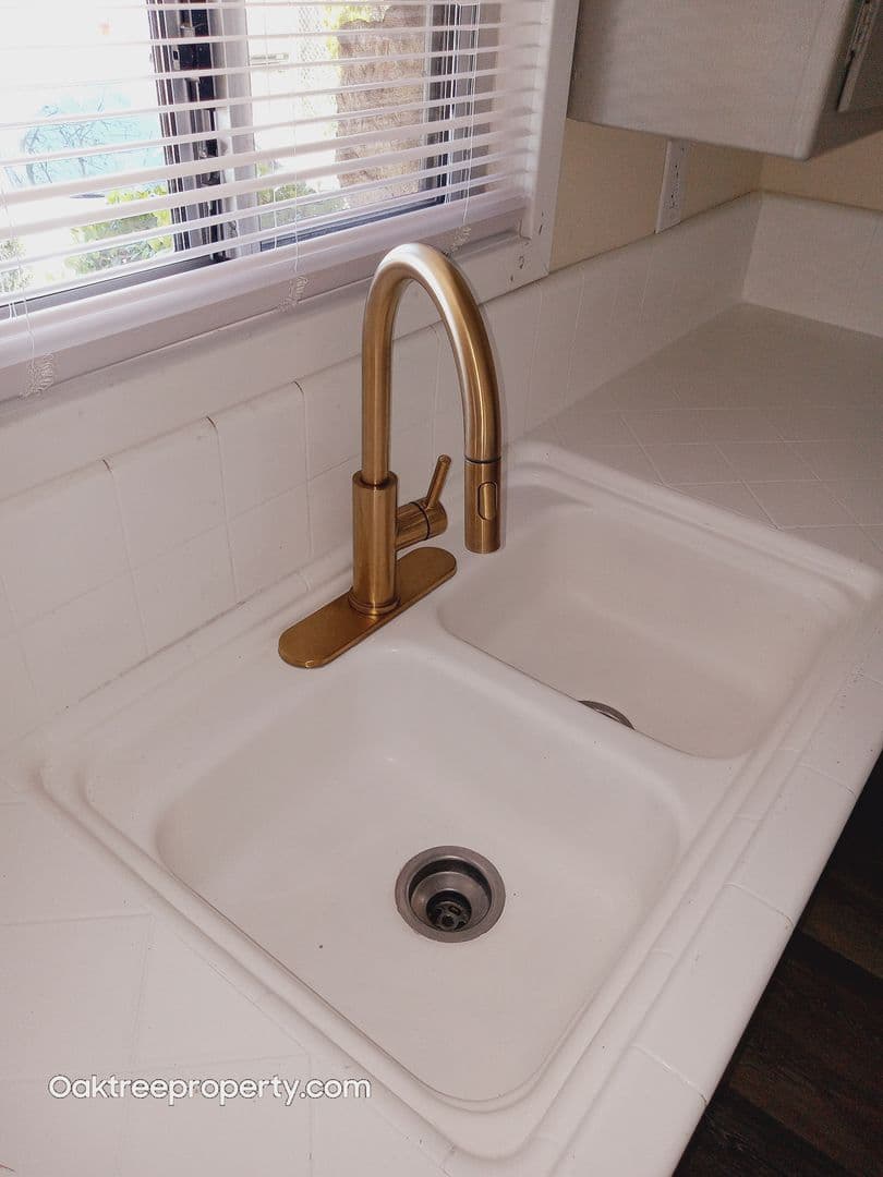 Oxnard Apartment: 220 South E Street