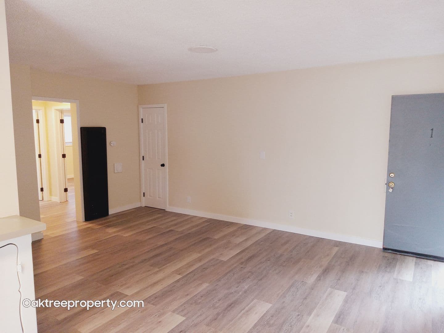 Oxnard Apartment: 220 South E Street