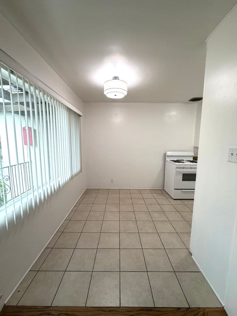 Oxnard Apartment: 839 North A Street
