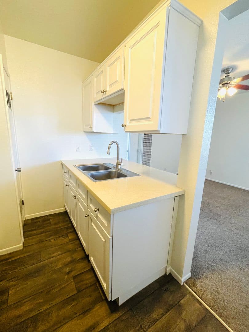 Ventura Apartment: 6301 Nightingale Street,  #1-22