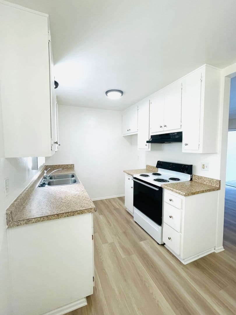 Santa Paula Apartment: 229 W. Santa Barbara Street