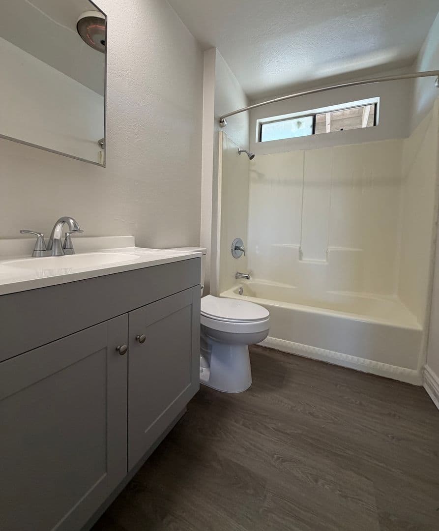 Santa Paula Apartment: 1109-1111 E. Ventura Street