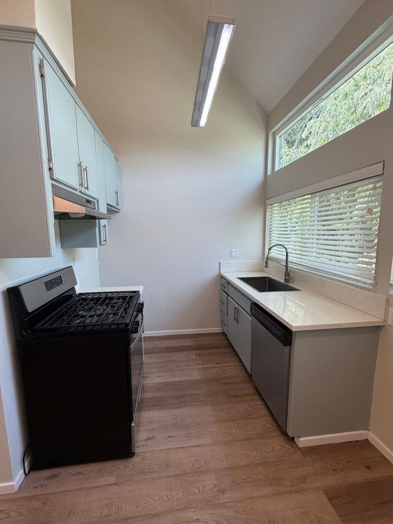 Oxnard Apartment: 430-440 Linden Drive