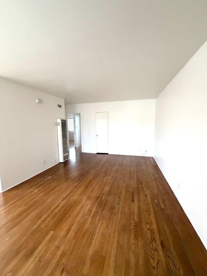 Oxnard Apartment: 839 North A Street