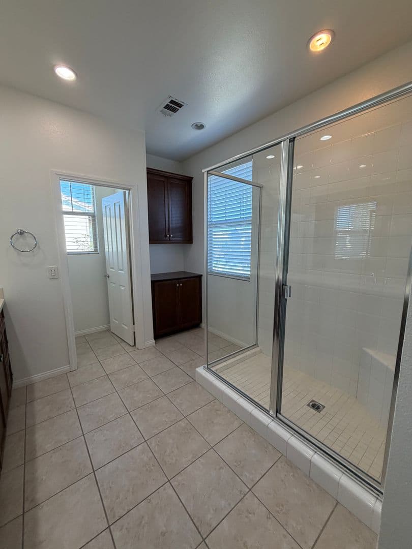 Oxnard House: 3207 Lisbon Lane